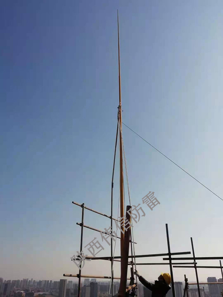 浙江嘉興某雷達(dá)站避雷針安裝現(xiàn)場2