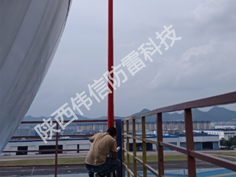 12米玻璃鋼避雷針，衛(wèi)星通訊站避雷針產(chǎn)品展示一